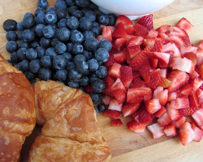 blueberry-strawberry-baked-french-toast