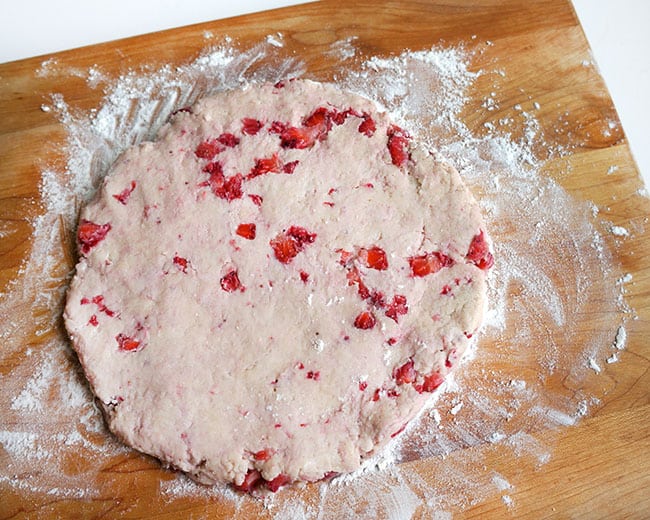 how-to-make-strawberry-scones