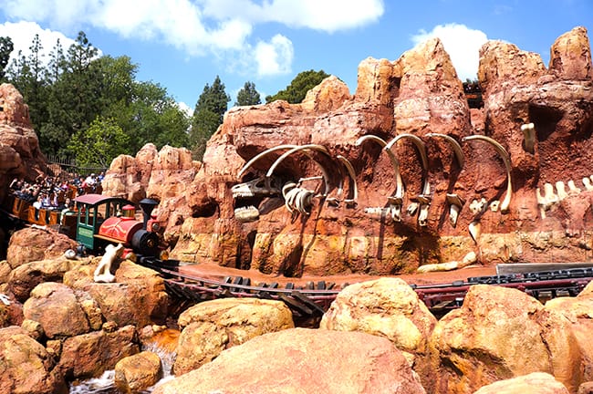 big-thunder-disneyland-train