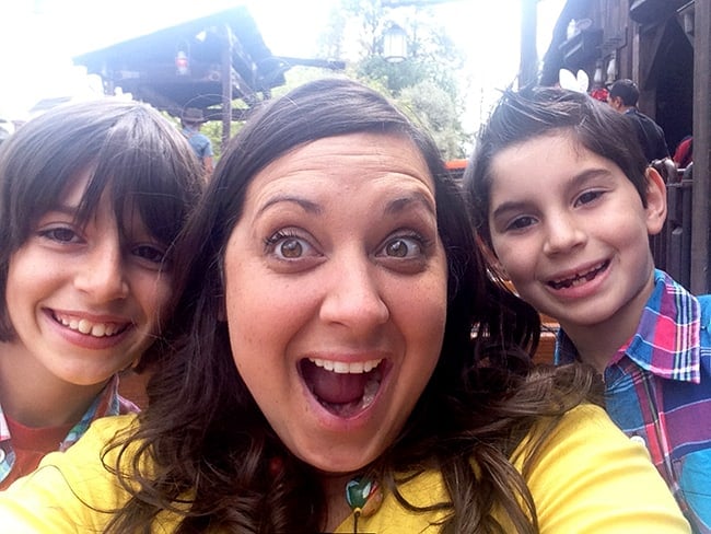 big-thunder-mountain-disneyland-selfie