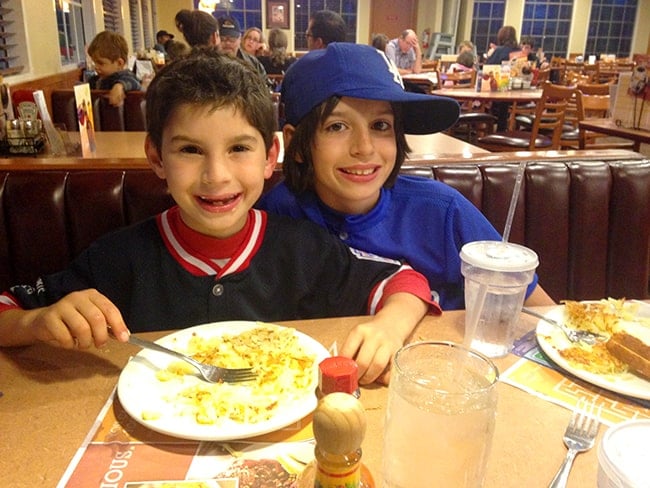 dennys-family-friendly-restaurant-kids-eat-free