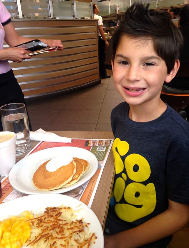 dennys-las-vegas-best-breakfast-restaurant