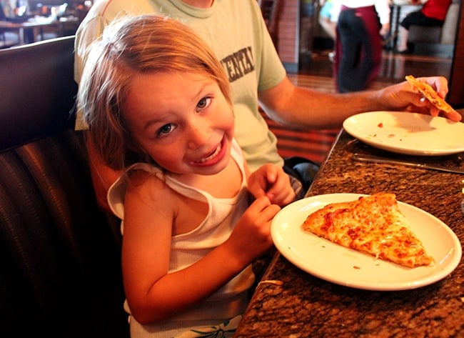 bjs-family-friendly-restaurant-pizza