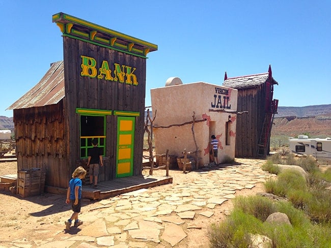 family-travel-fort-zion