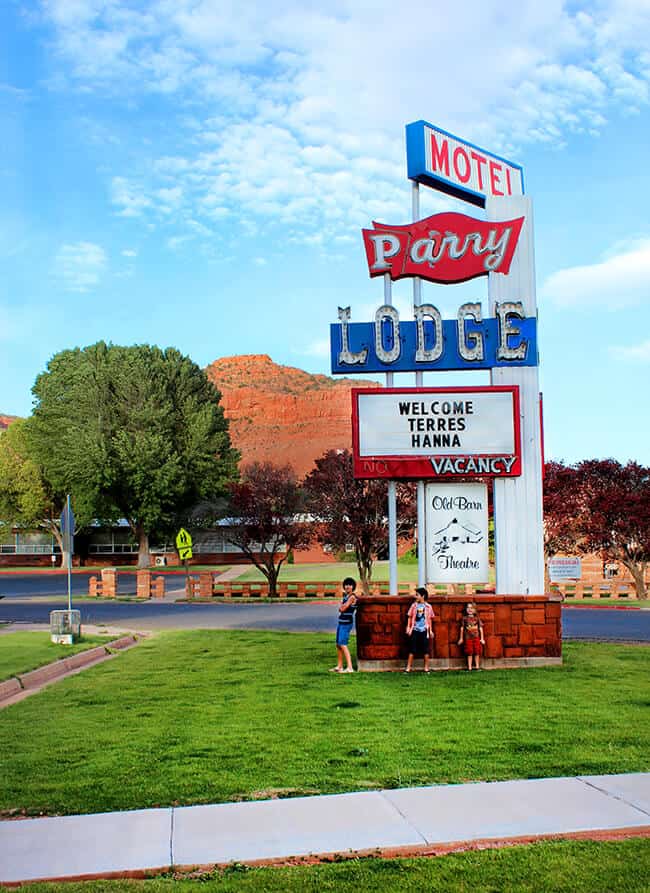 famous-parry-lodge-utah-kanab-hotel