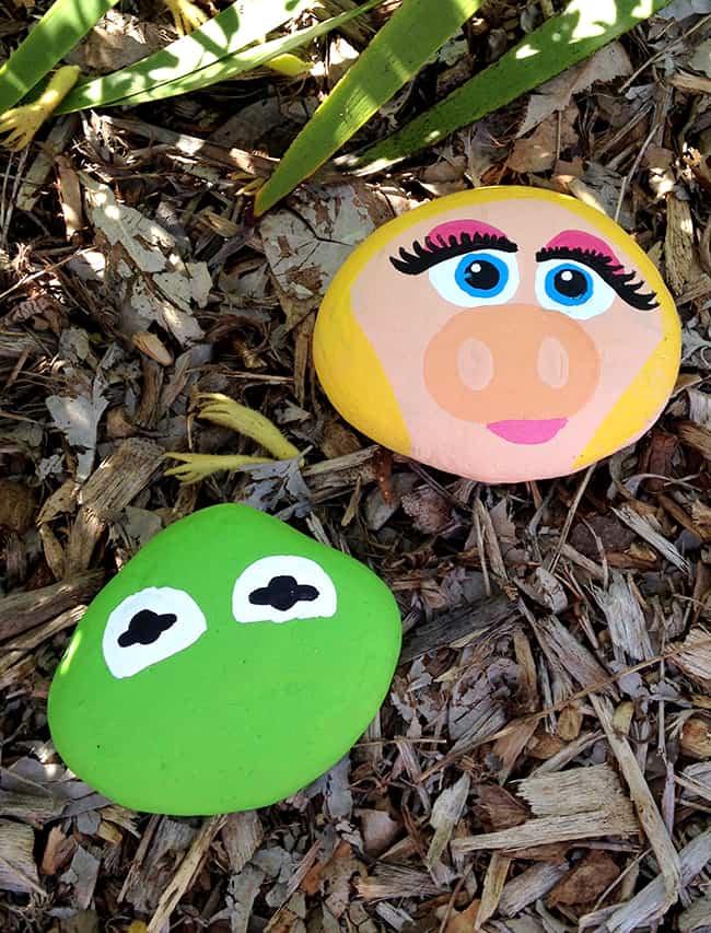 kermit-piggy-painted-rocks