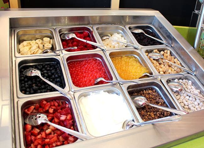 menchies-laguna-toppings-yogurt