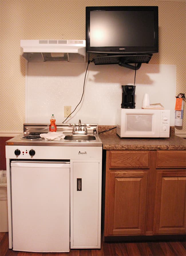 parry-lodge-kanab-utah-kitchen