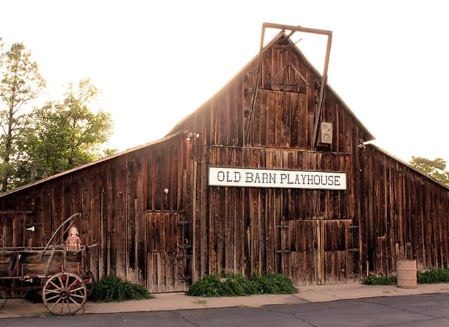 parry-lodge-motel-kanab-utah-old-barn