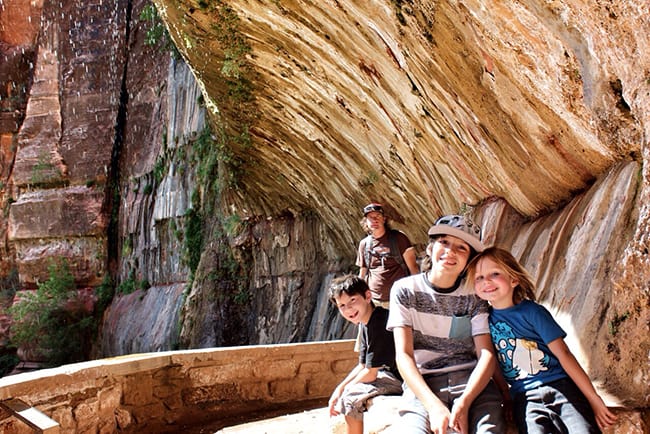 zion-national-park-weeping-rock