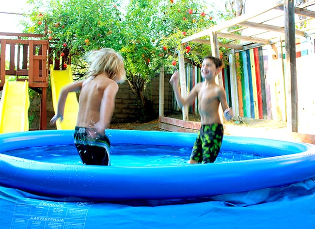 backyardocean-blow-up-swimming-pools