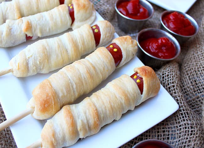 halloween-dinner-mummy-hotdogs-recipe