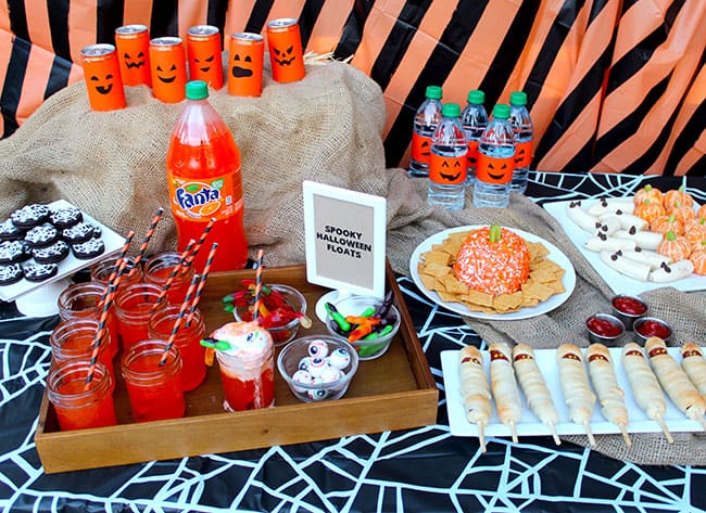 Halloween Party Ideas, Recipes and Free Printables! #spookysnacks 