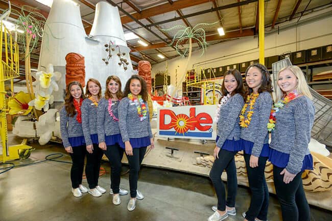 2015 Dole Rose Parade Float Rose Court1