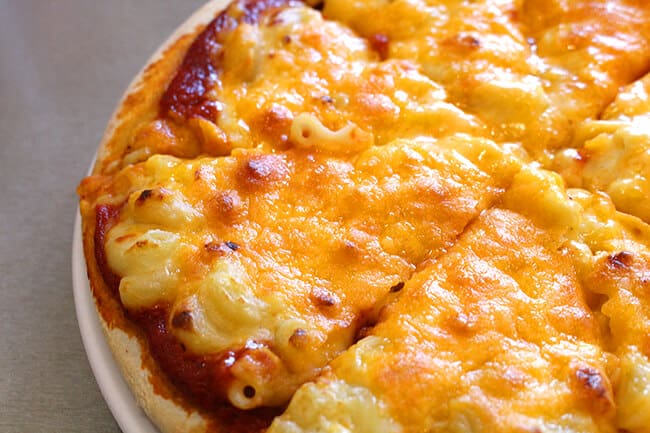 elbows-mac-cheese-pizza
