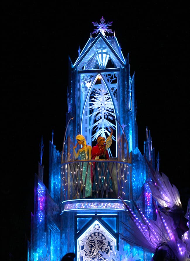 Disney Paint the Night Parade Frozen