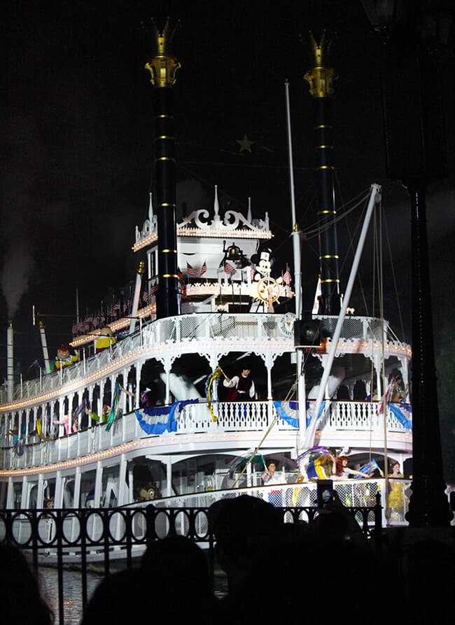 Disneyland Fantasmic Steamboat Willie