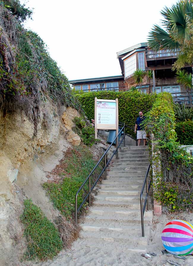 Access to Victoria Beach in Laguna