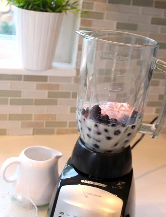 Breakfast Berry Bowl Recipe