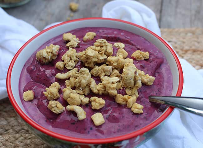 Easy Breakfast Berry Bowl Recipe