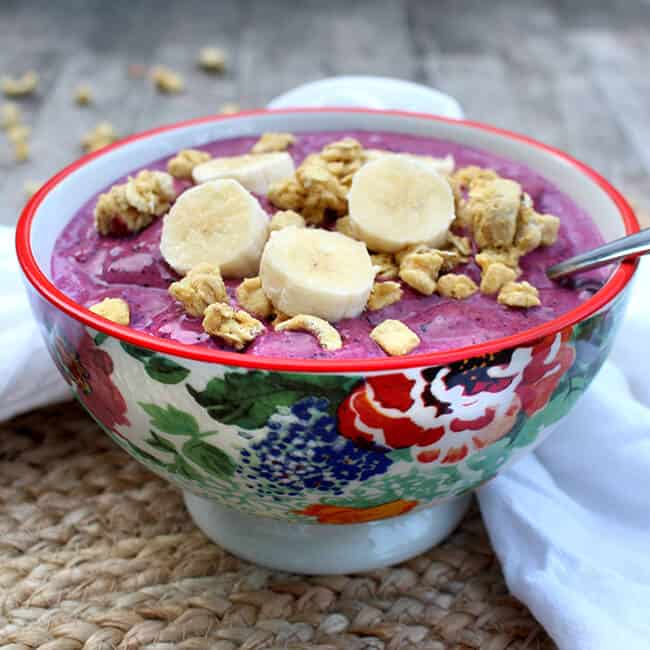 Easy Breakfast Berry Bowl