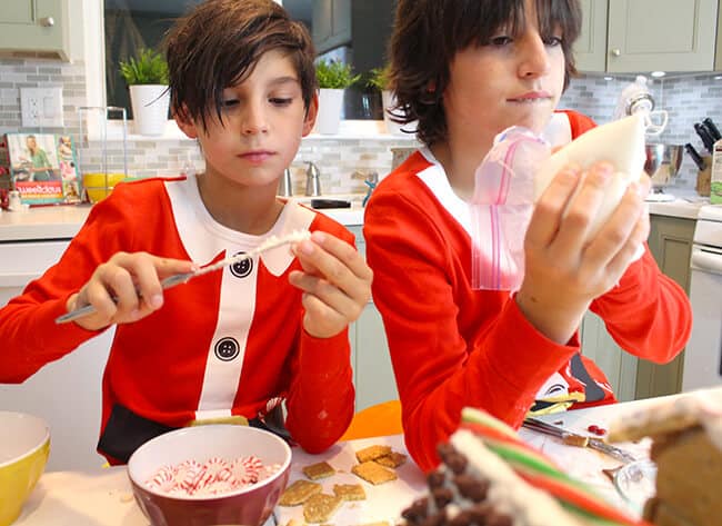 Decorating Gingerbread Houses for Discovery Cube