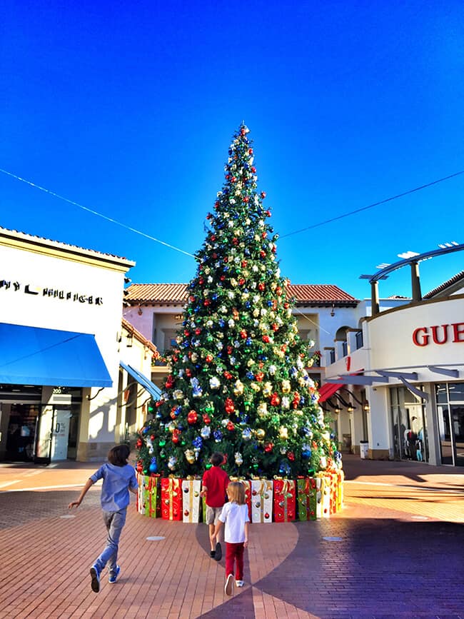 Santa at the Outlets of San Clemente