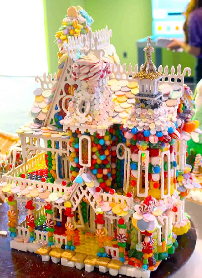 Discovery Cube Gingerbread Houses 8