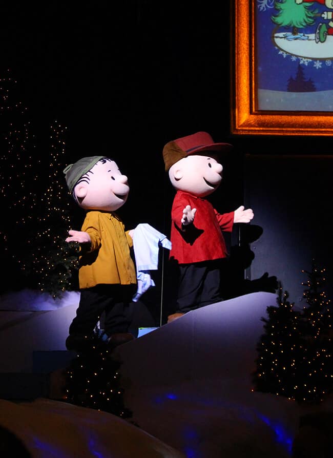 Knott's Berry Farm Snoopy On Ice Show Charlie Brown and Linus