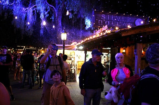 Knott's Berry Farm Snow and Glow