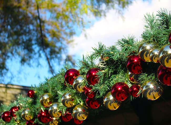 Knott's Merry Farm Garland