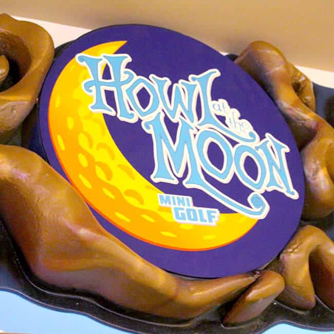 Howlin Moon Mini Golf