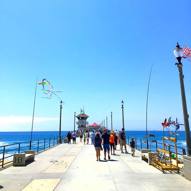 Walking_on_the_huntington_Beach_pier