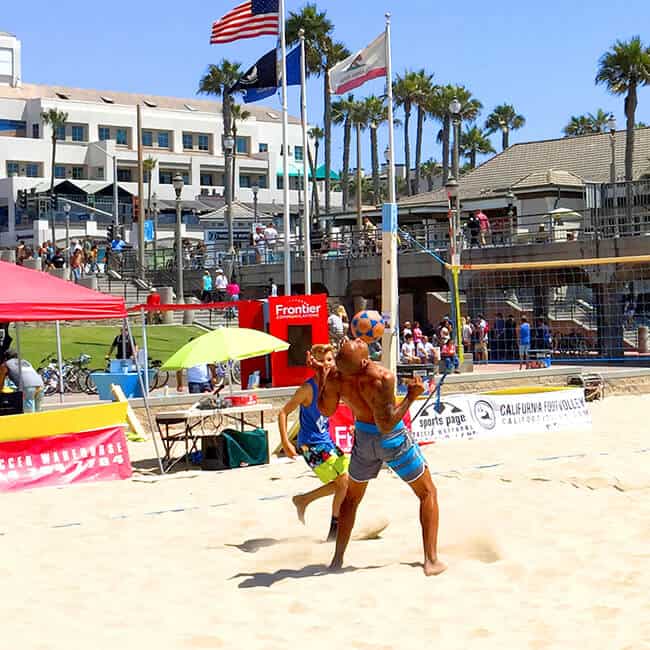 playing_foot_volley