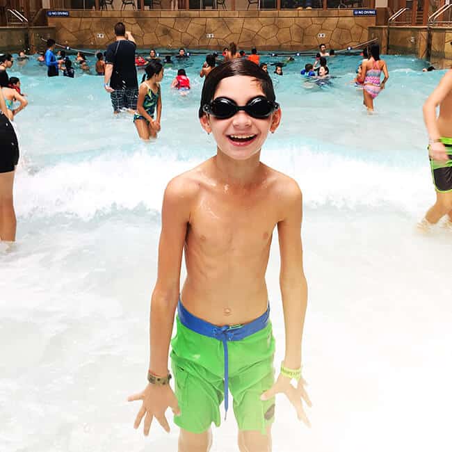 great_wolf_lodge_wave_pool