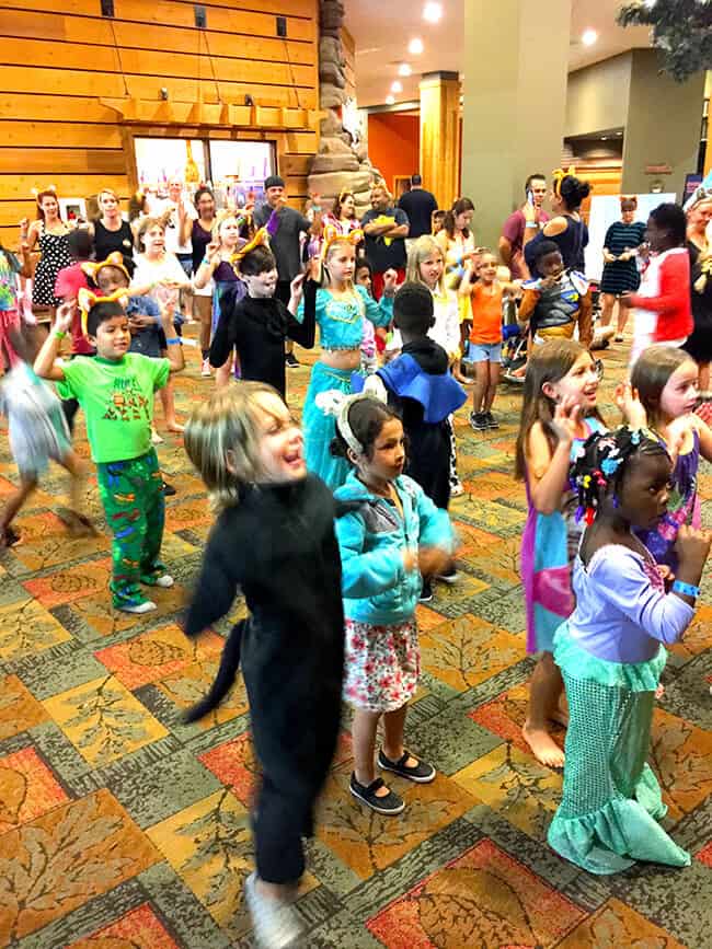 halloween_dance_party_great_wolf_lodge