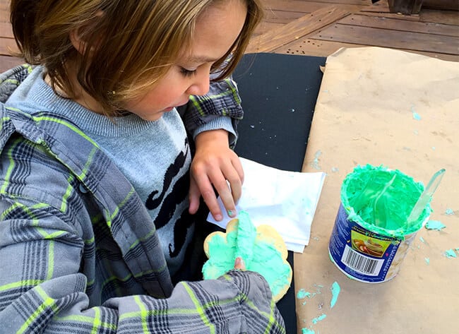 frosting-cookies-at-rancho-las-lomas