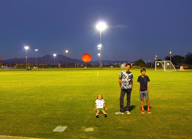 super-moon-sighting-at-the-orange-county-great-park