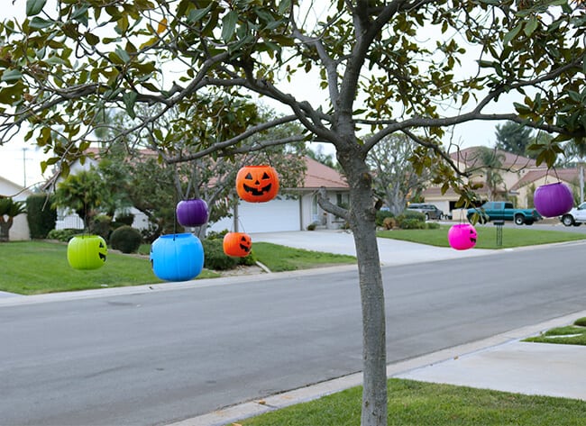 Hanging Glowing Jack-o-lanterns