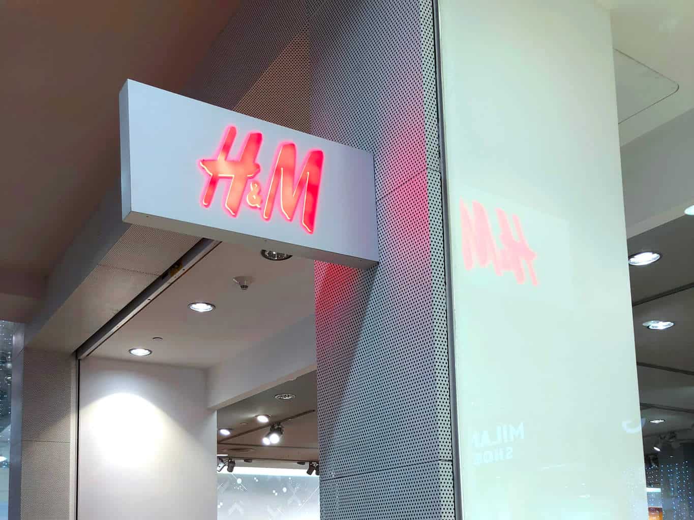 H&m main on sale place mall