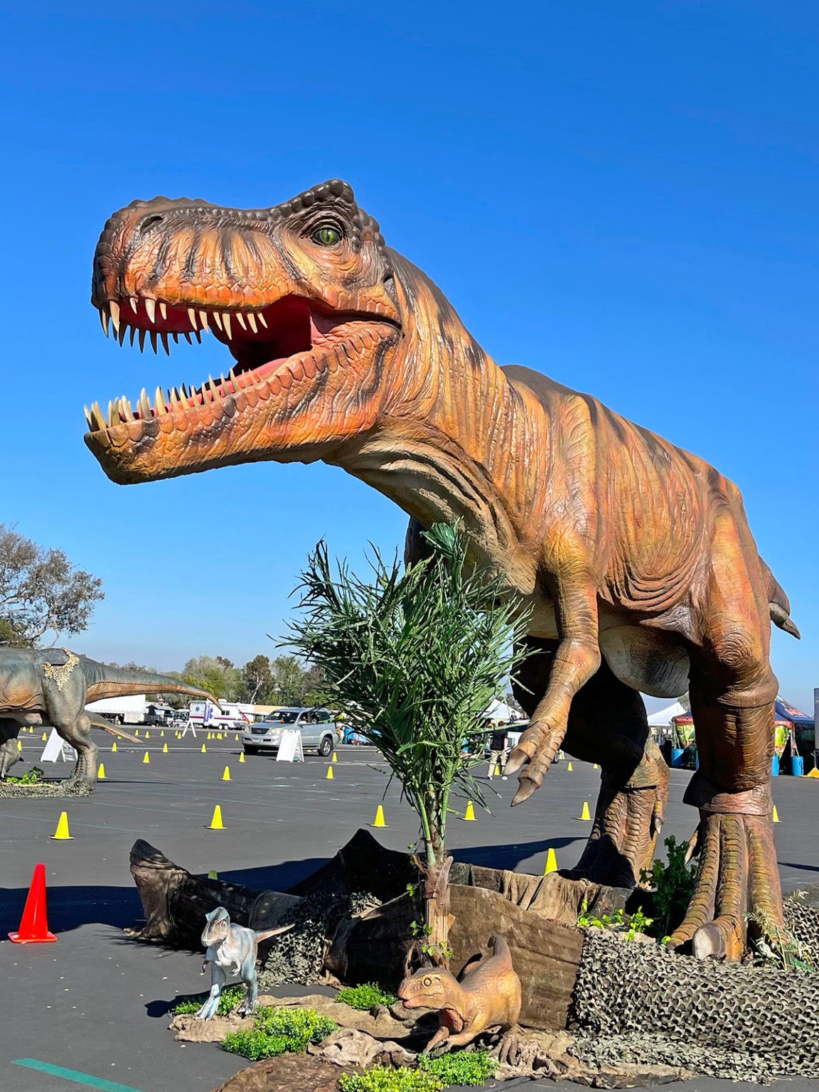 jurassic quest spinosaurus