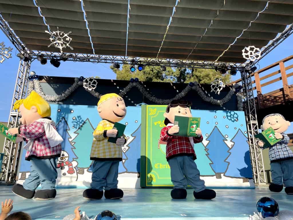 A Peanuts Guide to Christmas Show at Knott's Merry Farm